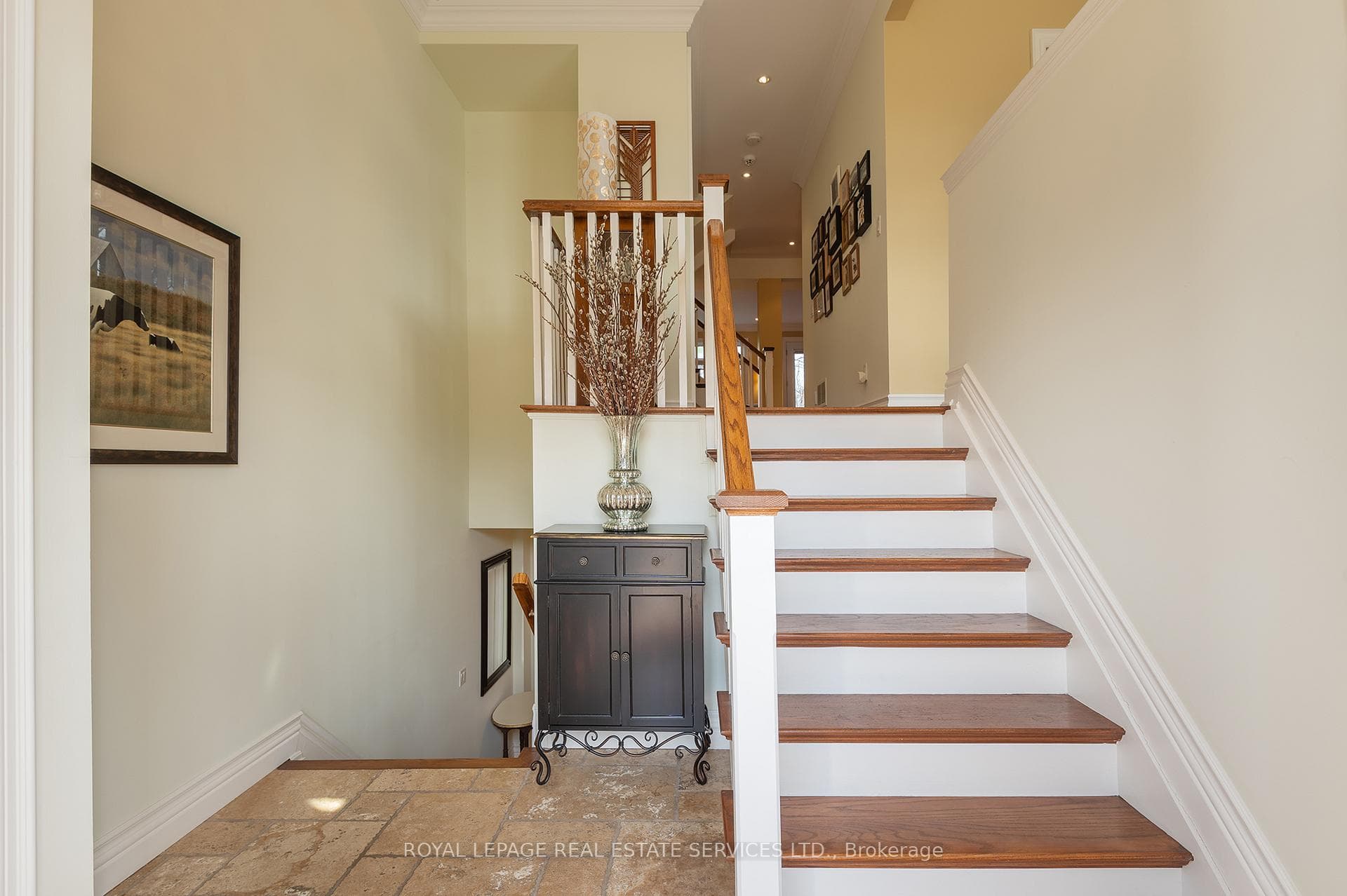 4015 Glen Erin Drive photo 2