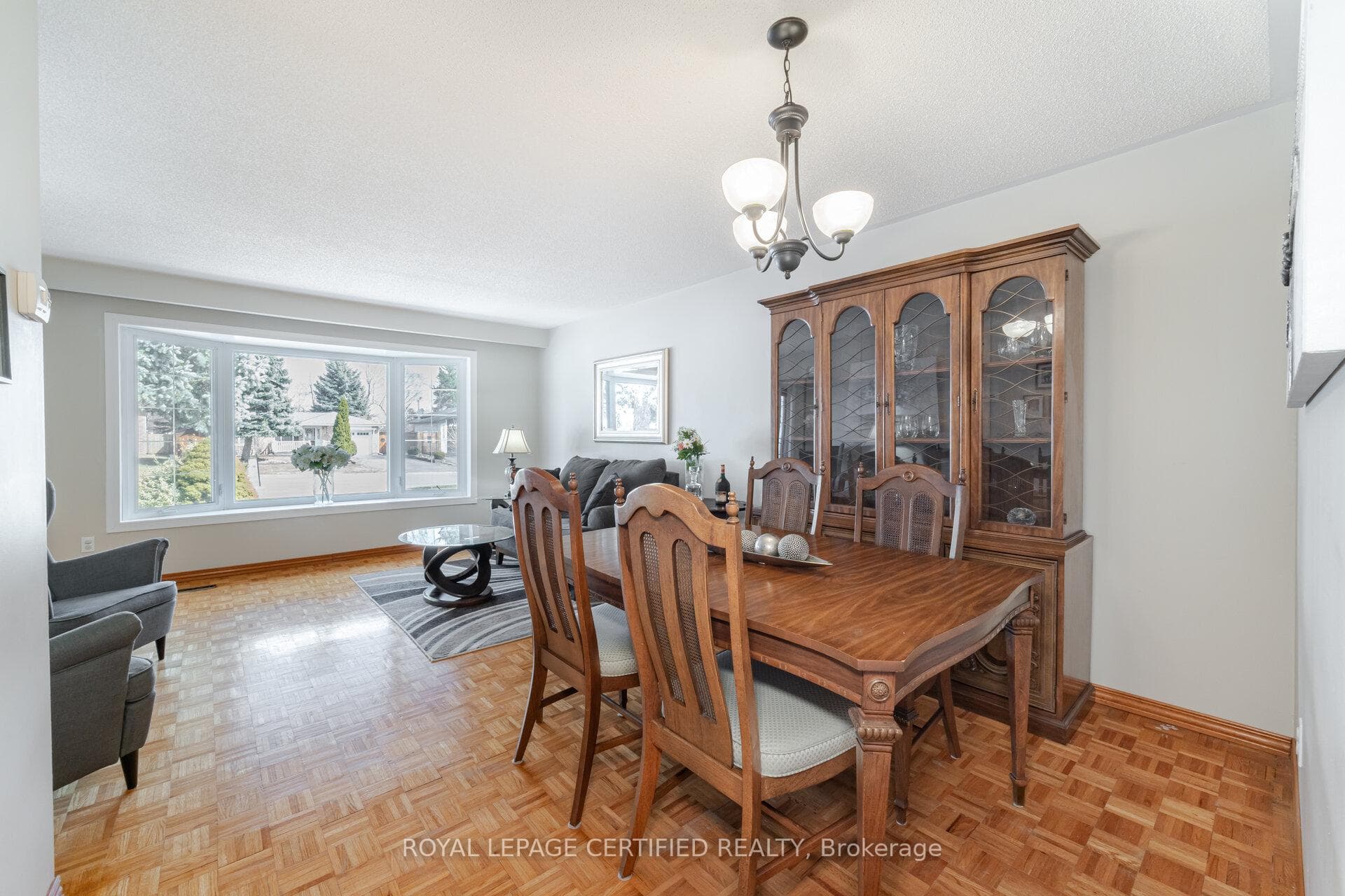 12 Grovetree Place photo 14