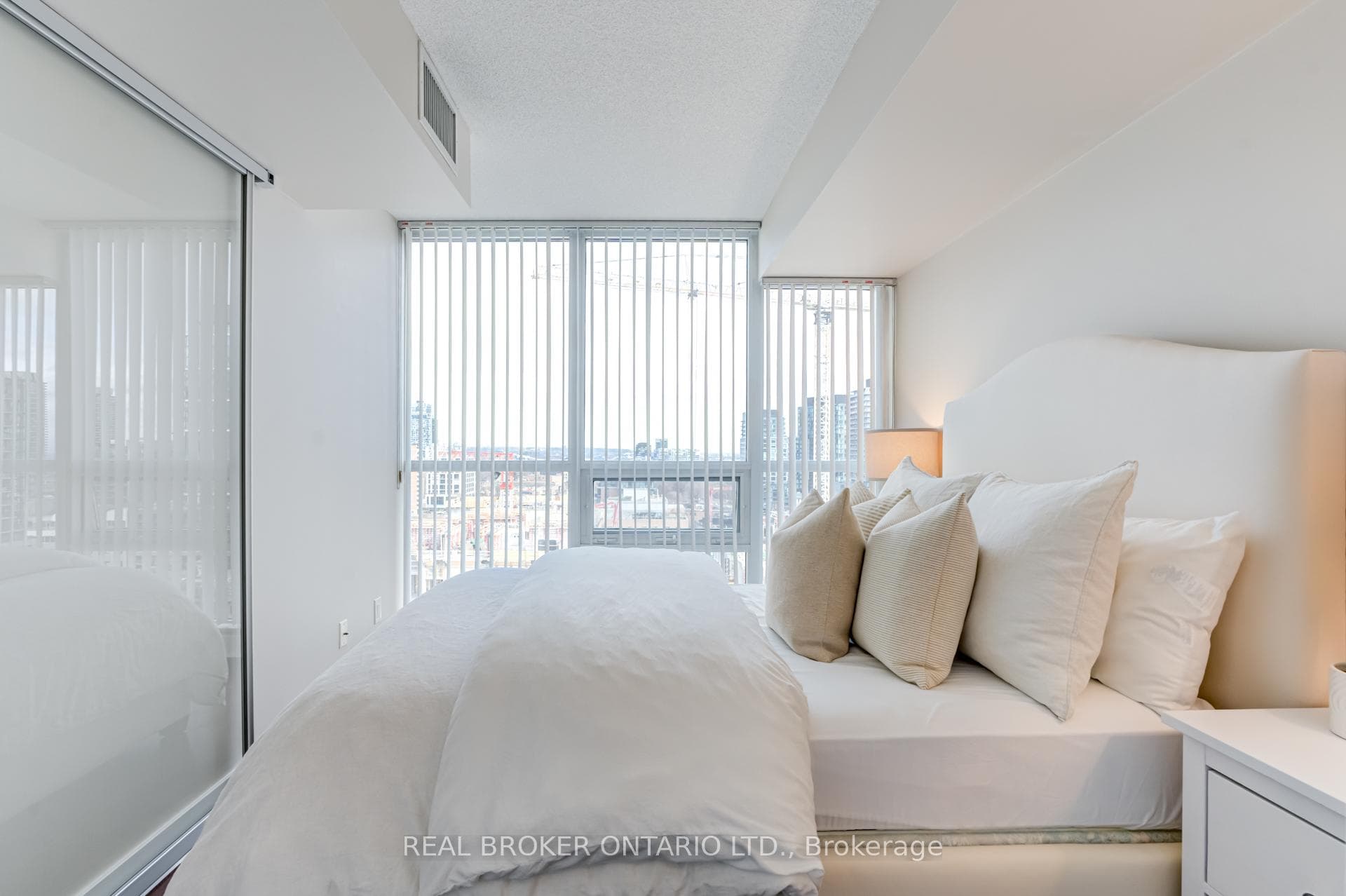 320 Richmond Street Unit 1516 photo 10