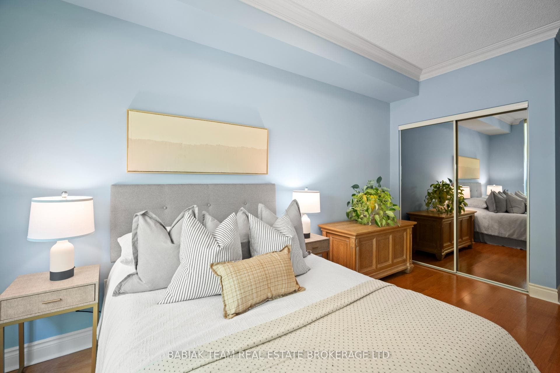 2511 Bloor Street Unit 304 photo 23
