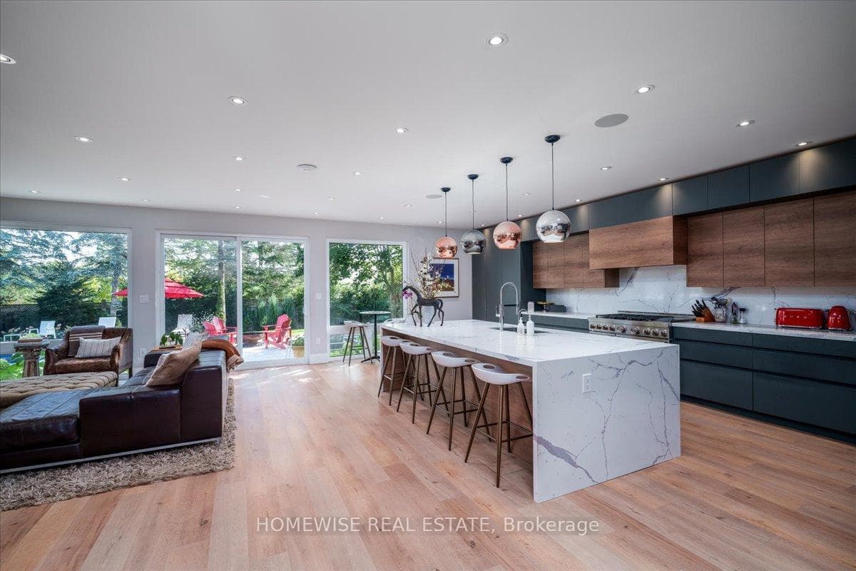 7 Moore Park Drive photo 5