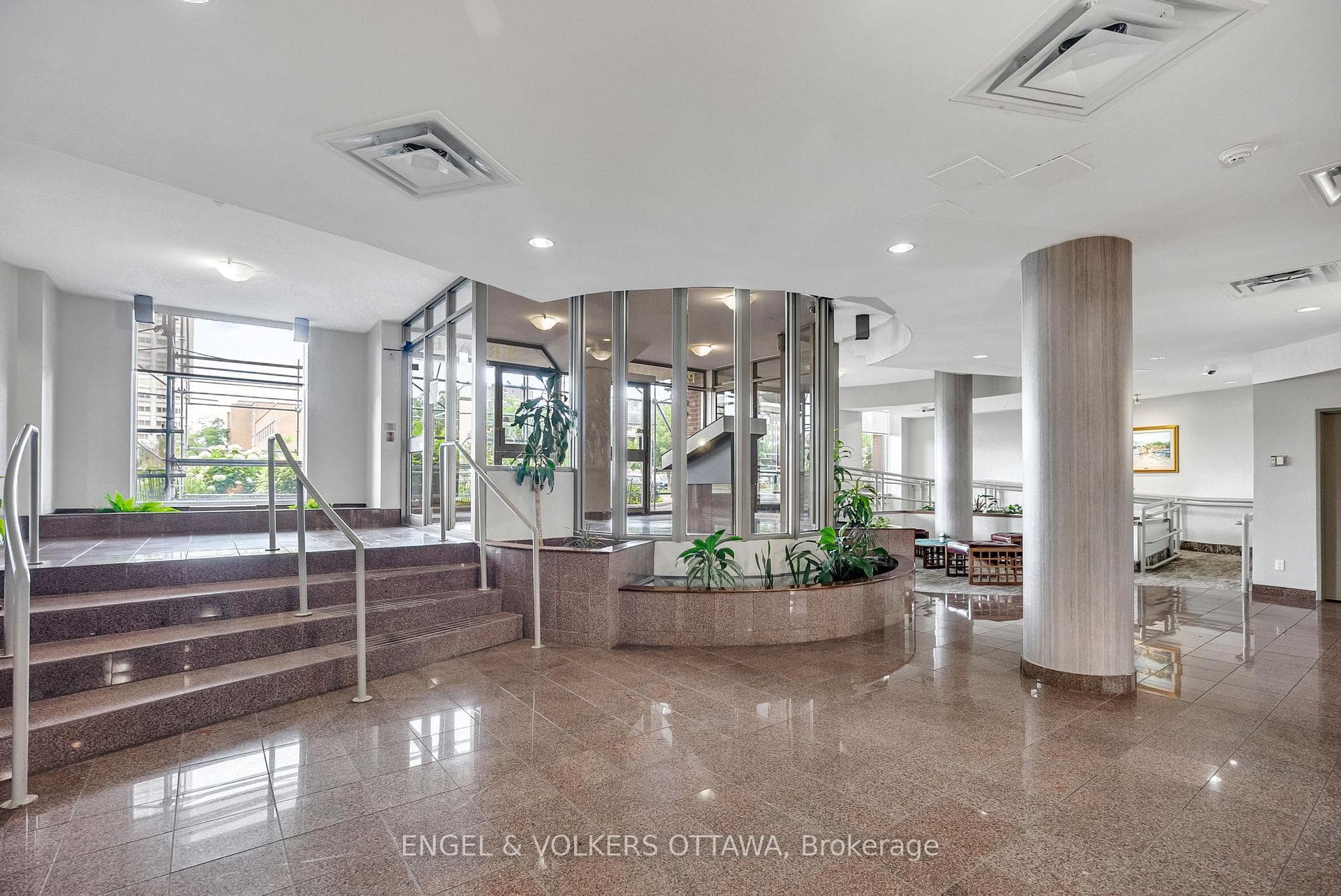 215 Parkdale Avenue Unit 609 photo 2