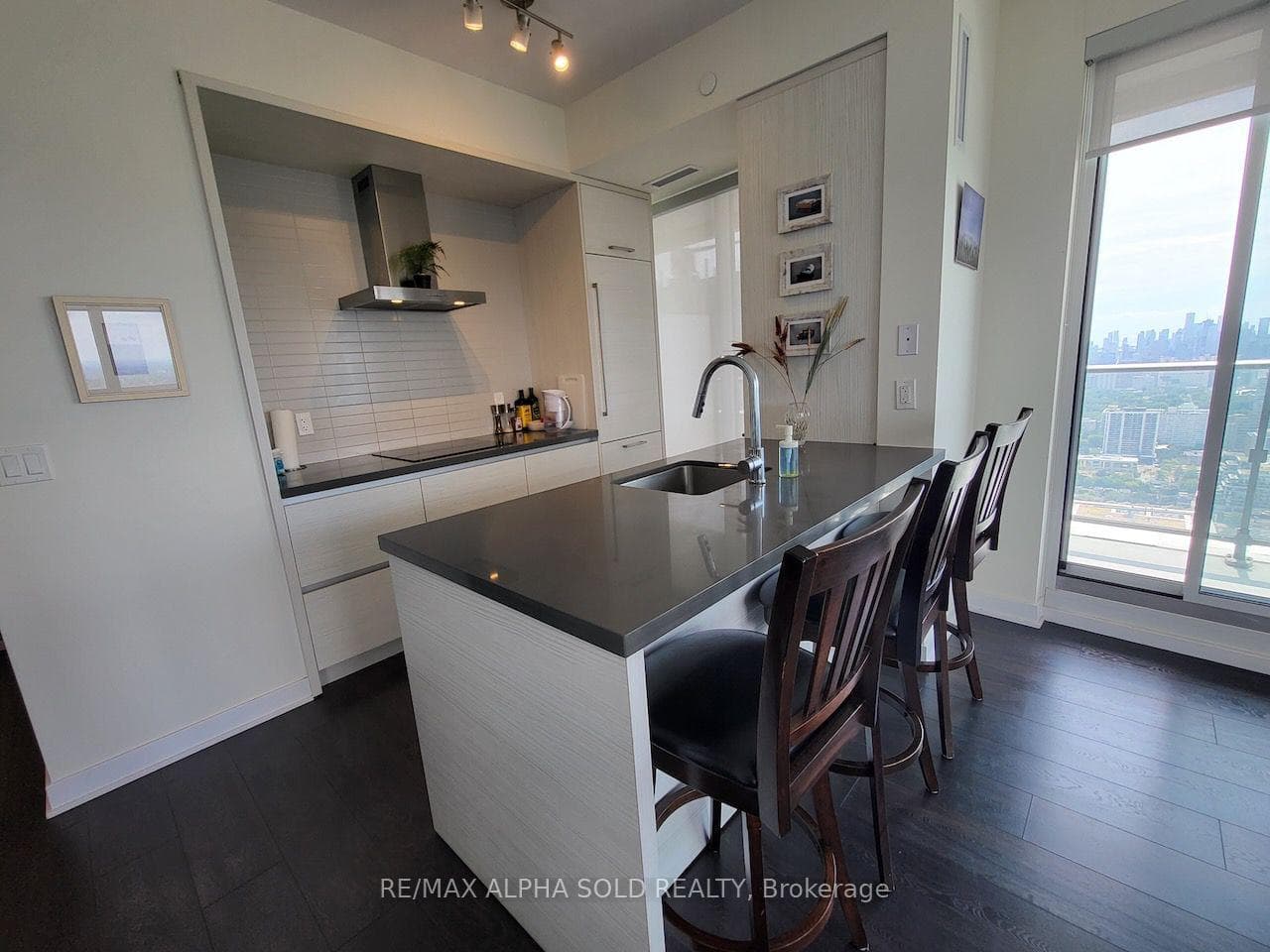 2221 Yonge Street Unit 4908 photo 6