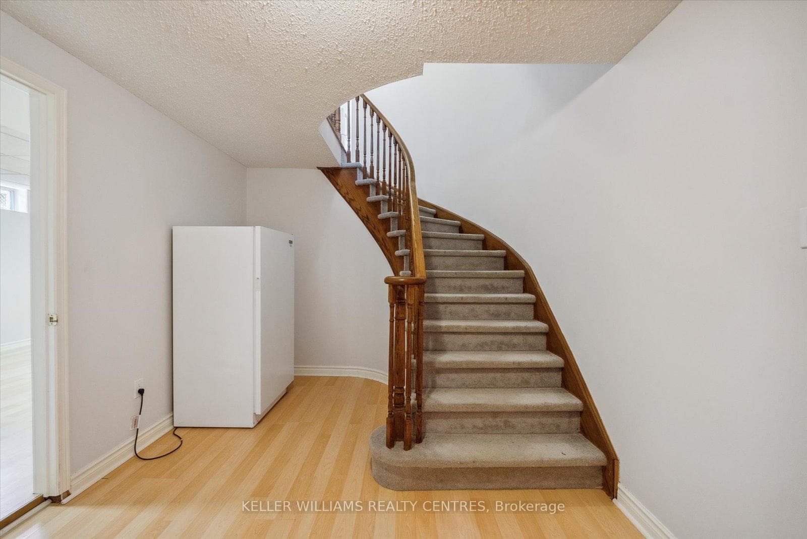 415 Weddel Court photo 28