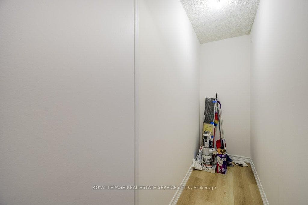 212 Kerr Street Unit 907 photo 34
