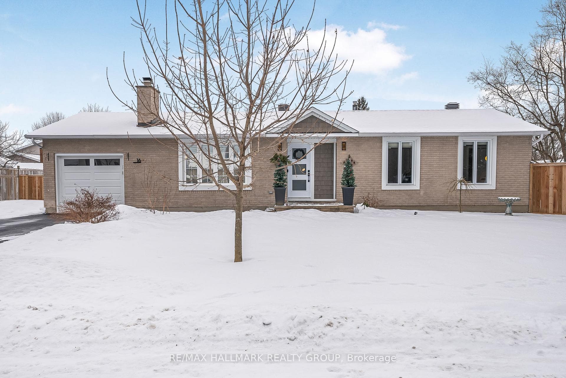 16 Barrhaven Crescent photo 1