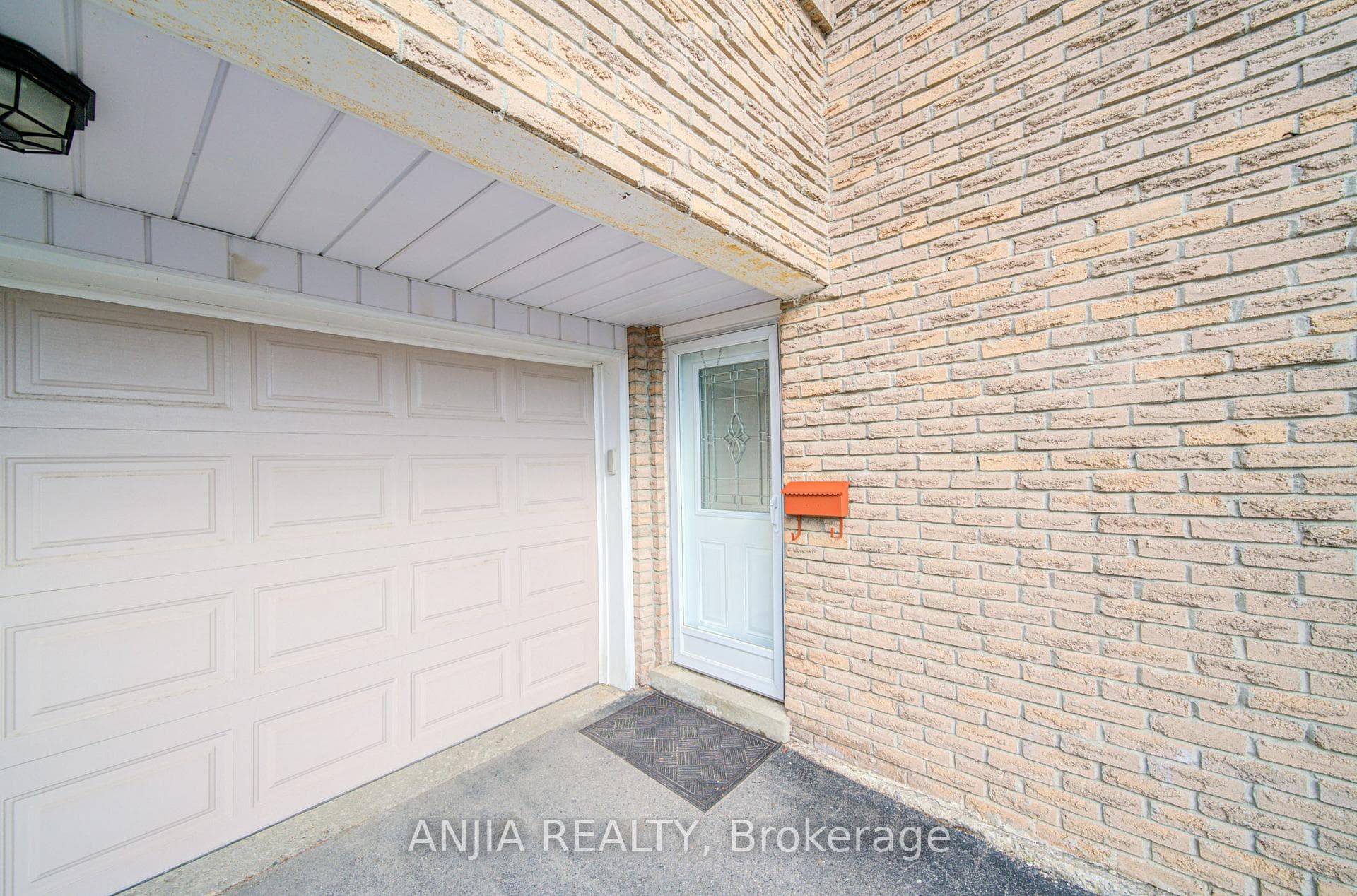 70 Briarwood Road photo 3