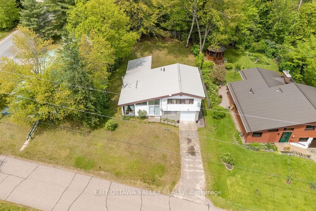 3 Newton Crescent photo 30