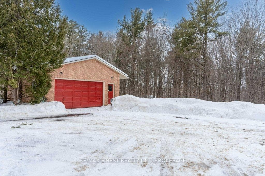 2154 Arne Crescent photo 5