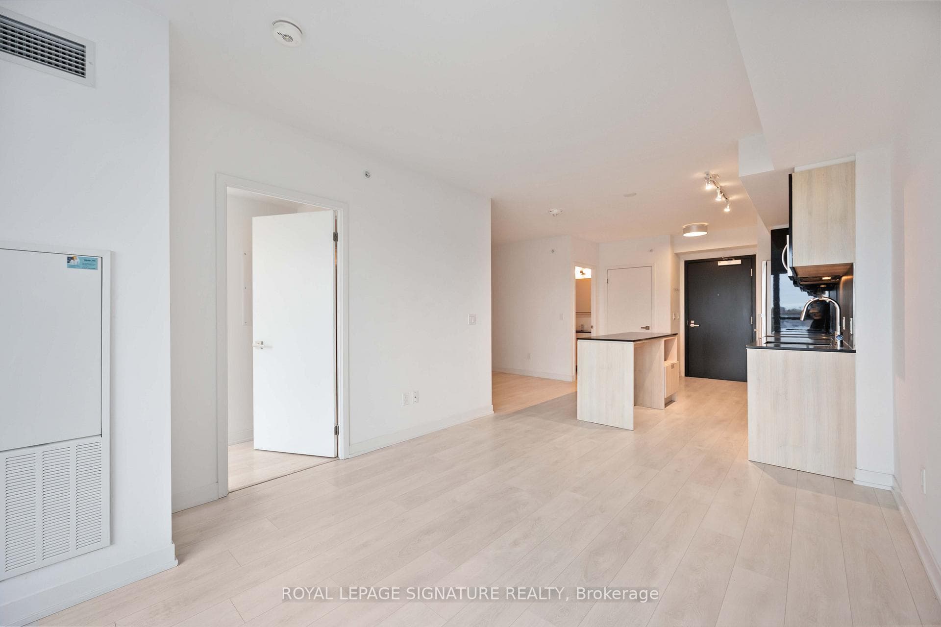 31 Tippett Road Unit 332 photo 12