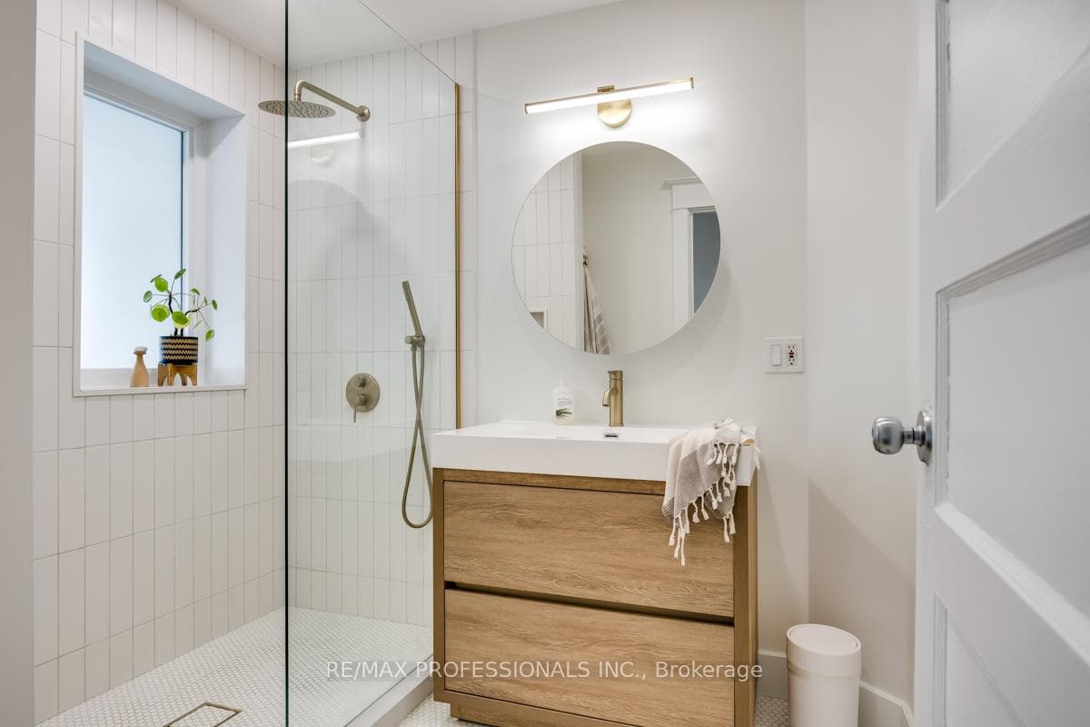 1381 Lansdowne Avenue photo 27