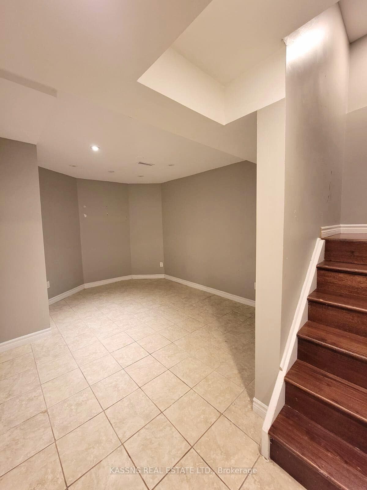 718 Irving Terrace photo 8
