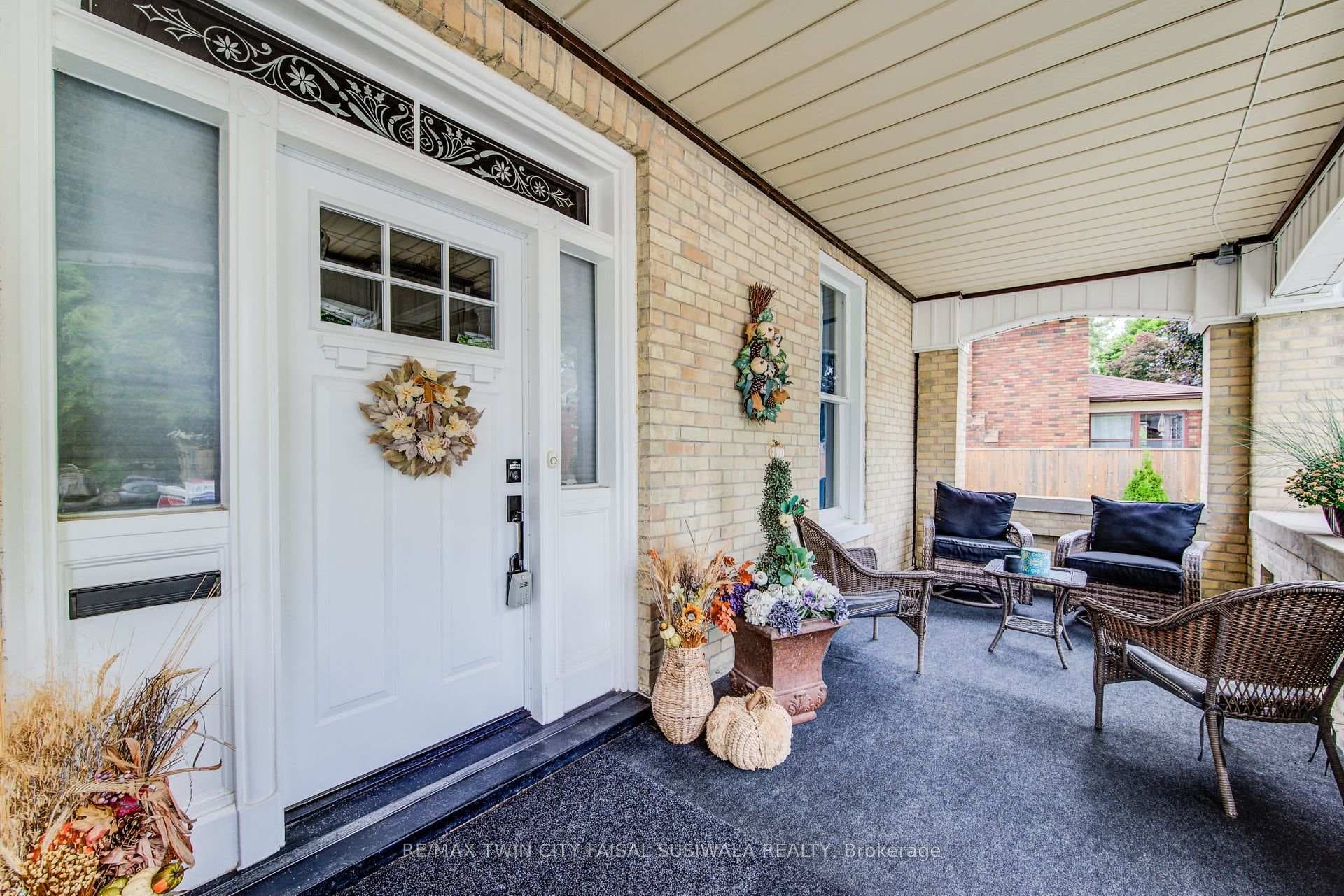6 Oak Street photo 3