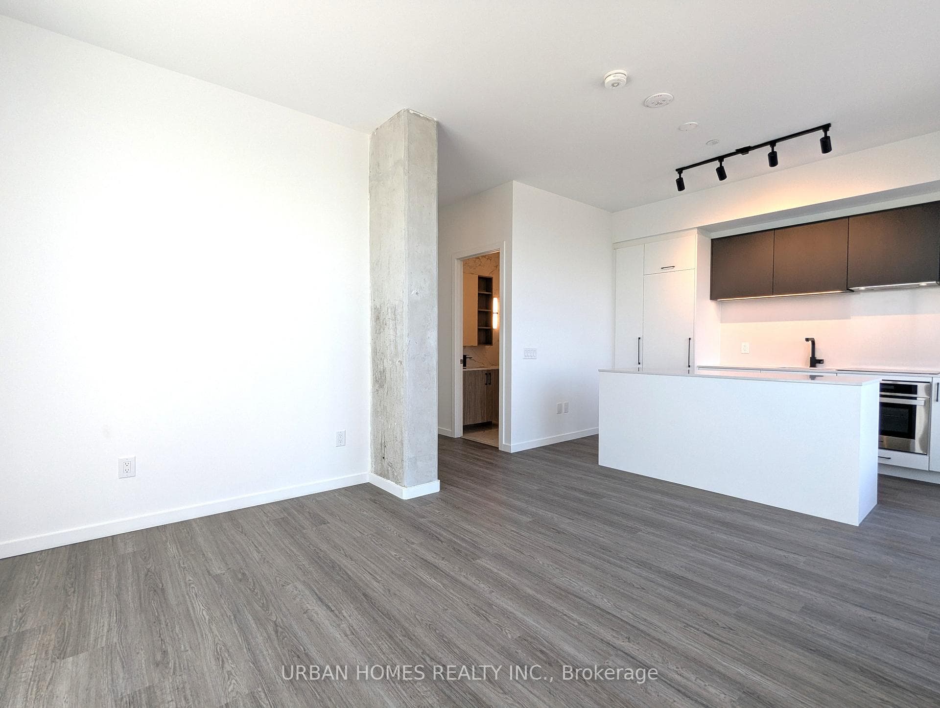 689 The Queensway N/A Unit PH819 photo 9