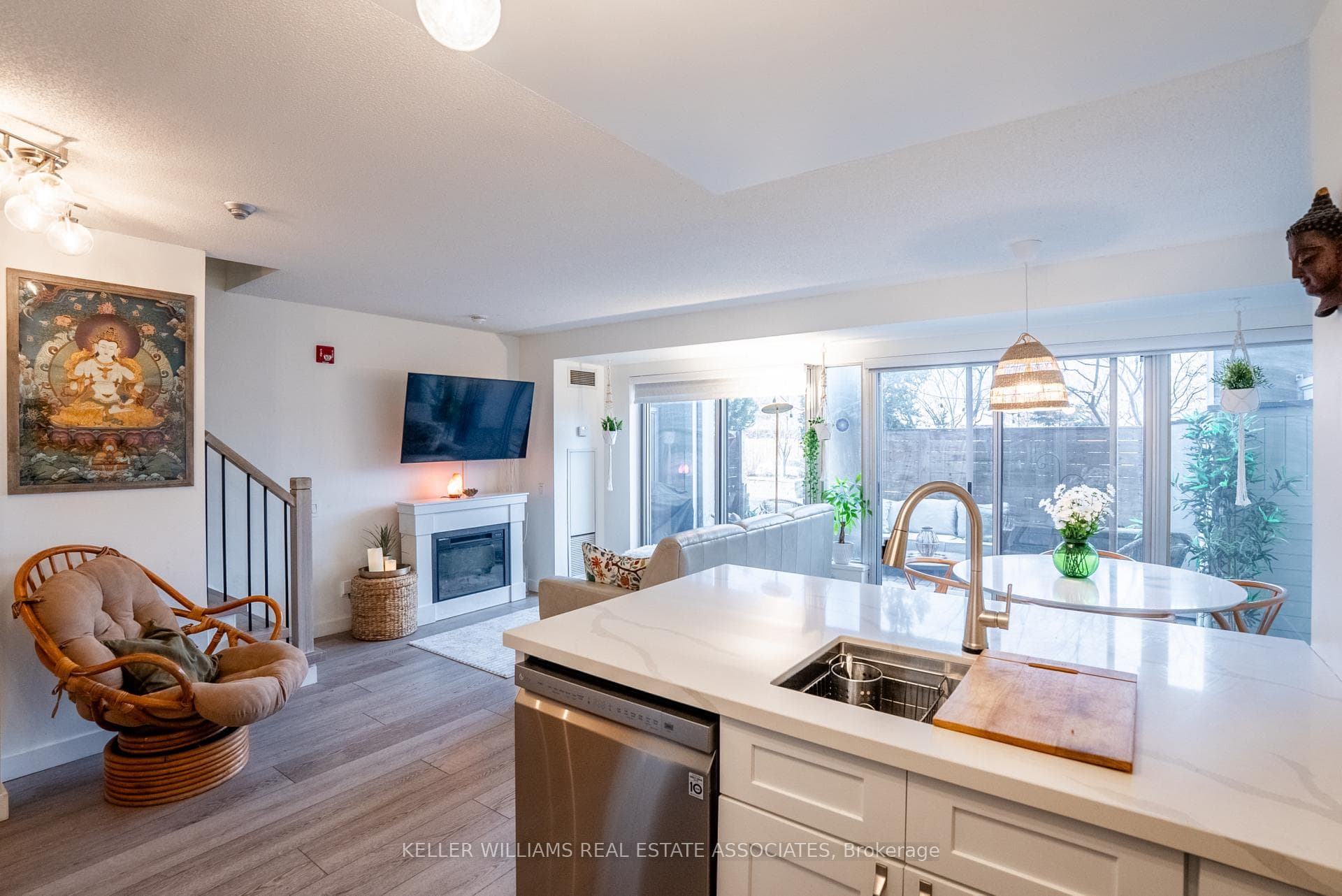 1040 The Queensway Avenue Unit 107 photo 8