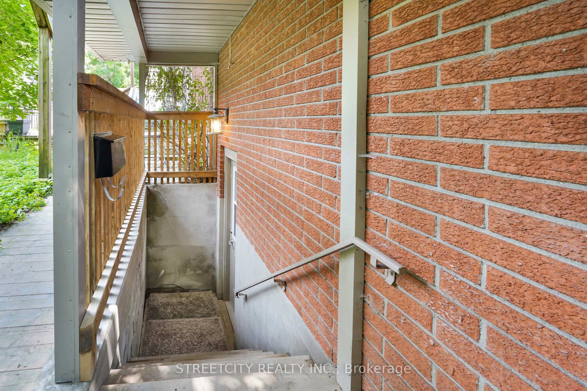 15 Camden Road photo 29