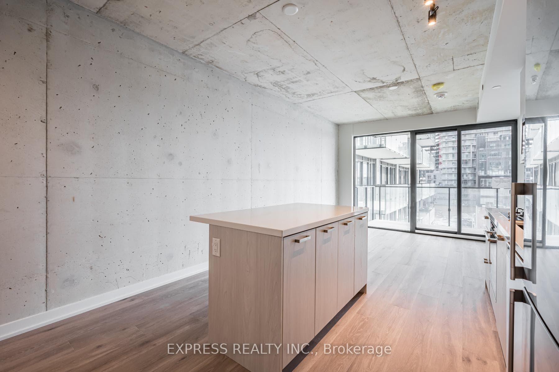 55 Ontario Street Unit 610 photo 3