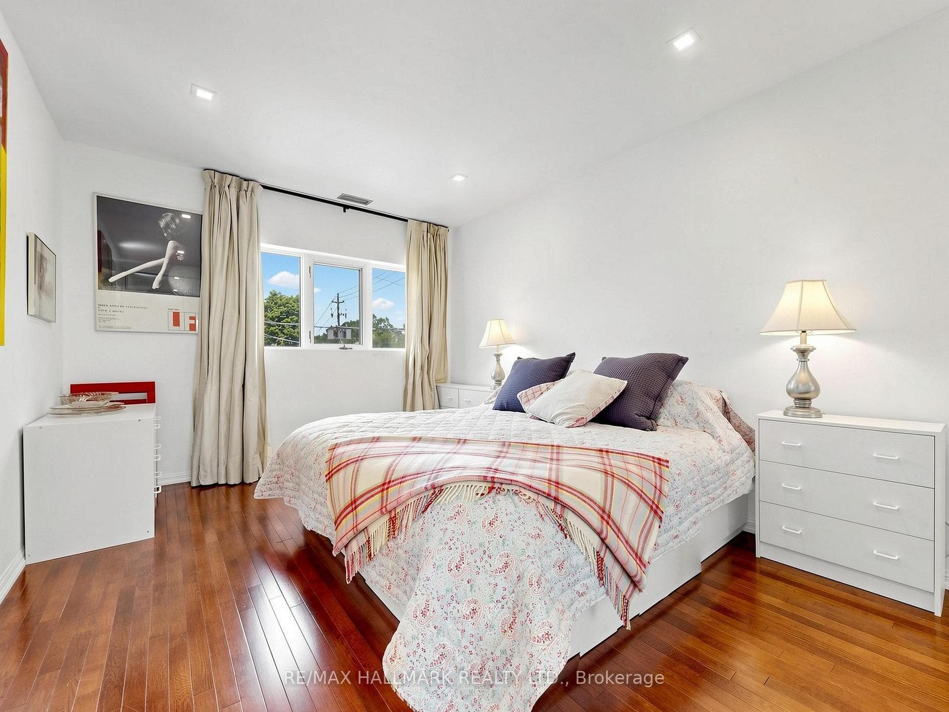 63 St Clements Avenue photo 32