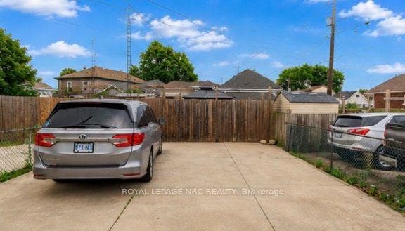 237 PALING Avenue photo 6
