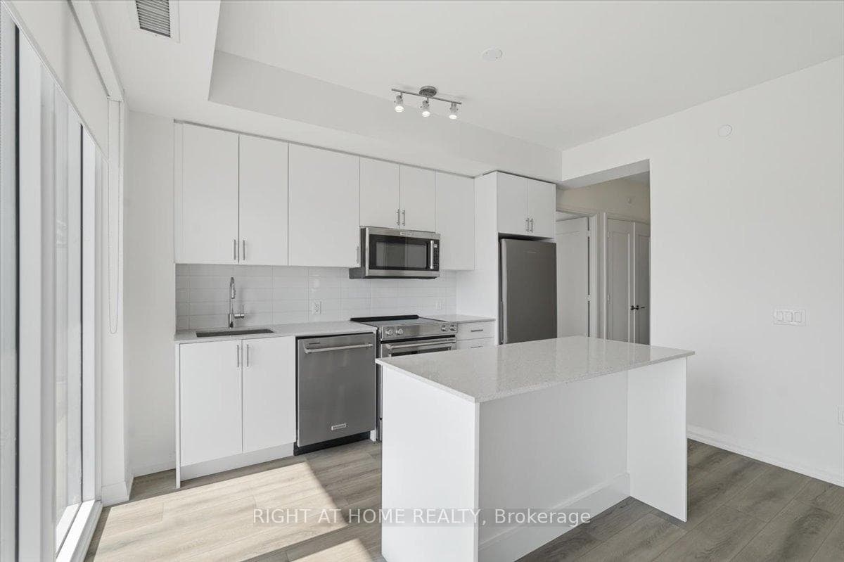 8960 Jane Street Unit 910 photo 13