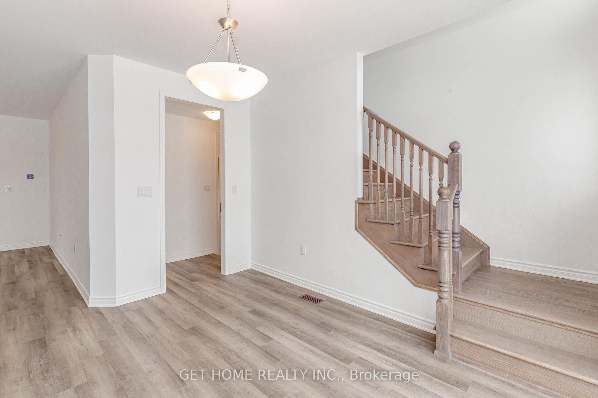 435 Gordon Krantz Avenue photo 17