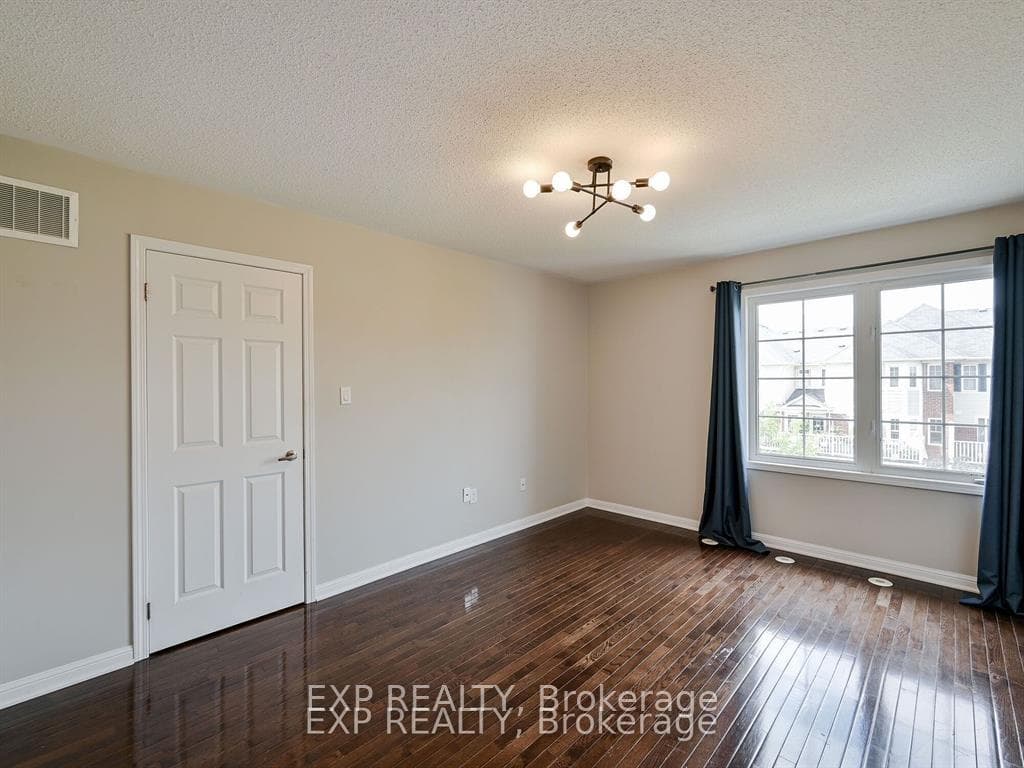 653 Frank Place photo 27