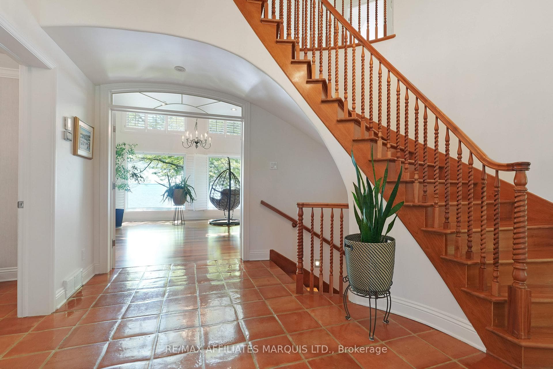 20562 Old Montreal Road photo 9