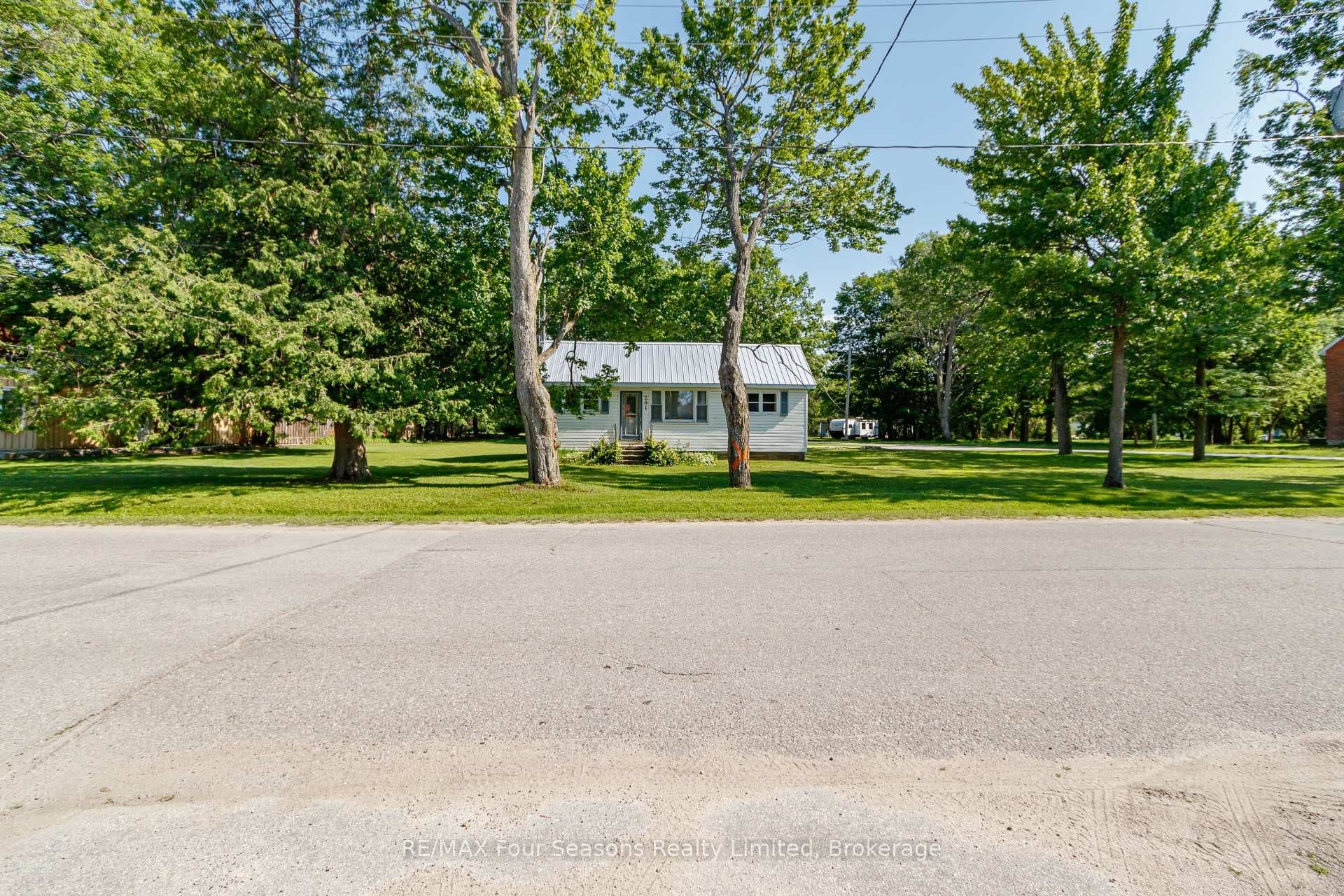 201 Sunnidale Street photo 4