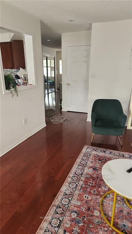 884 Shepherd Place photo 4