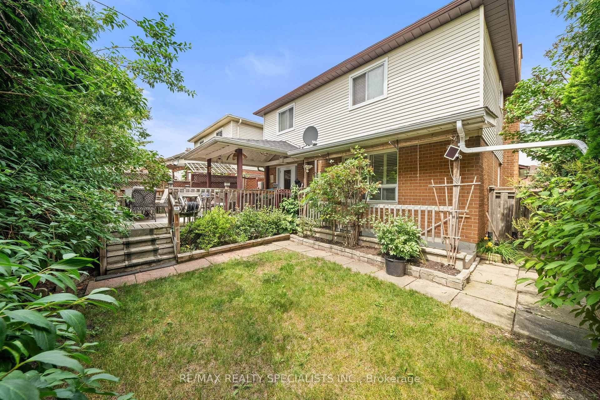 1004 Queensbridge Drive photo 35