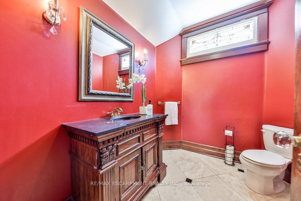 1567 Steveles Crescent photo 12
