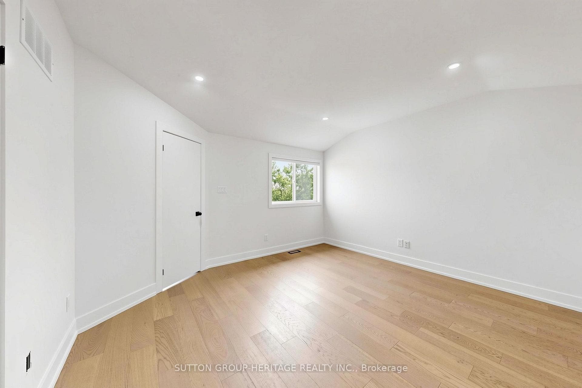 1 Sherwood Street photo 18