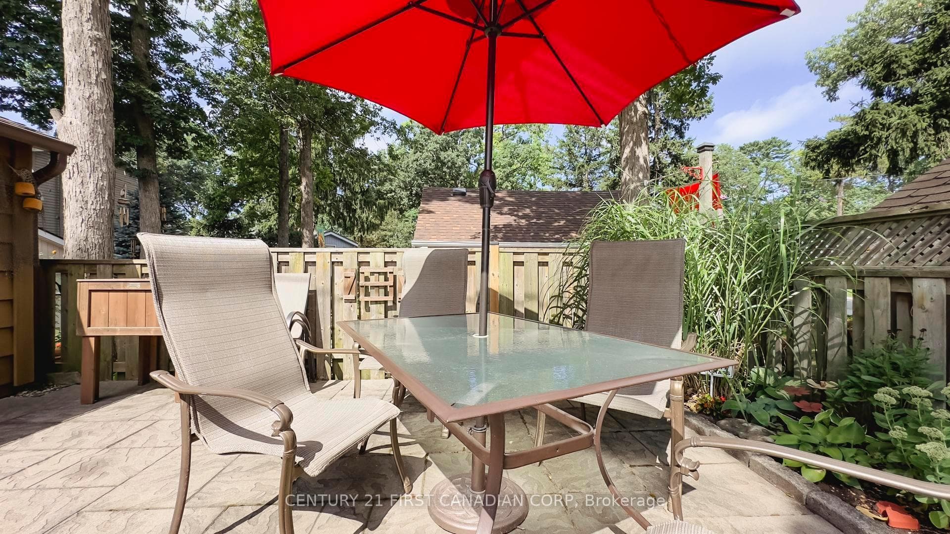 15 Queens Avenue photo 33