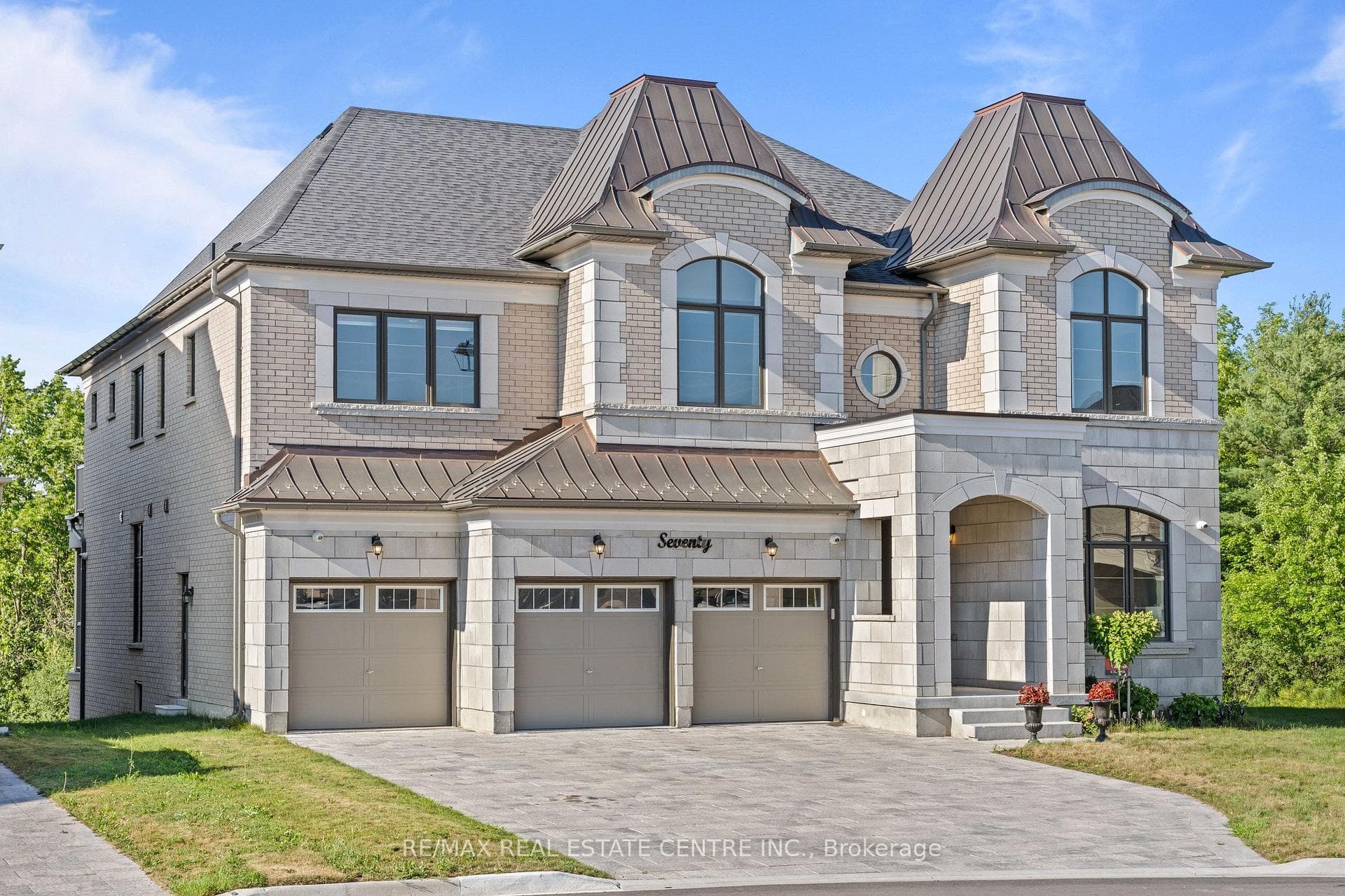 70 Appleyard Avenue photo 2