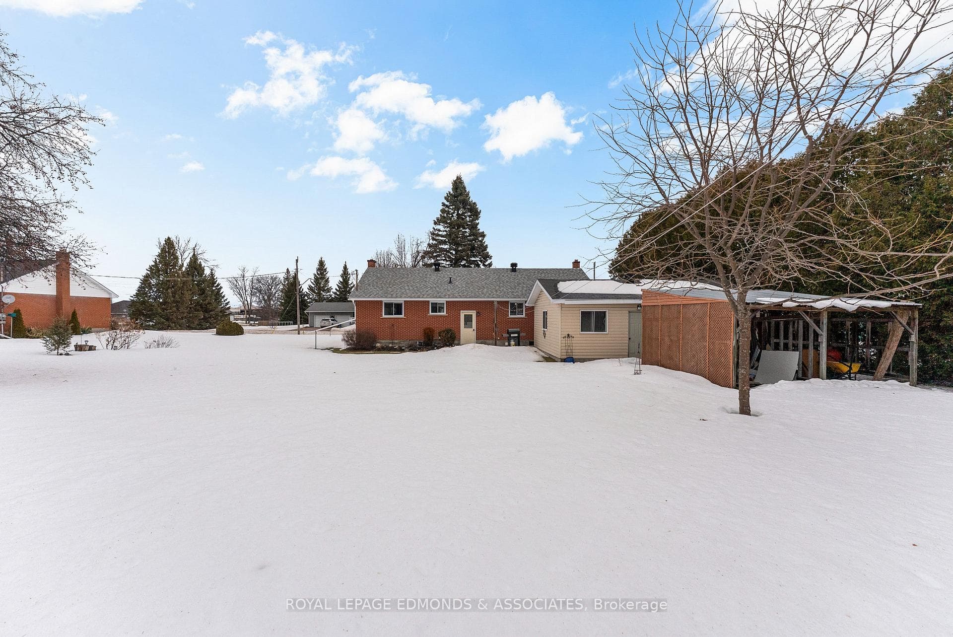 94 Oak Street photo 44
