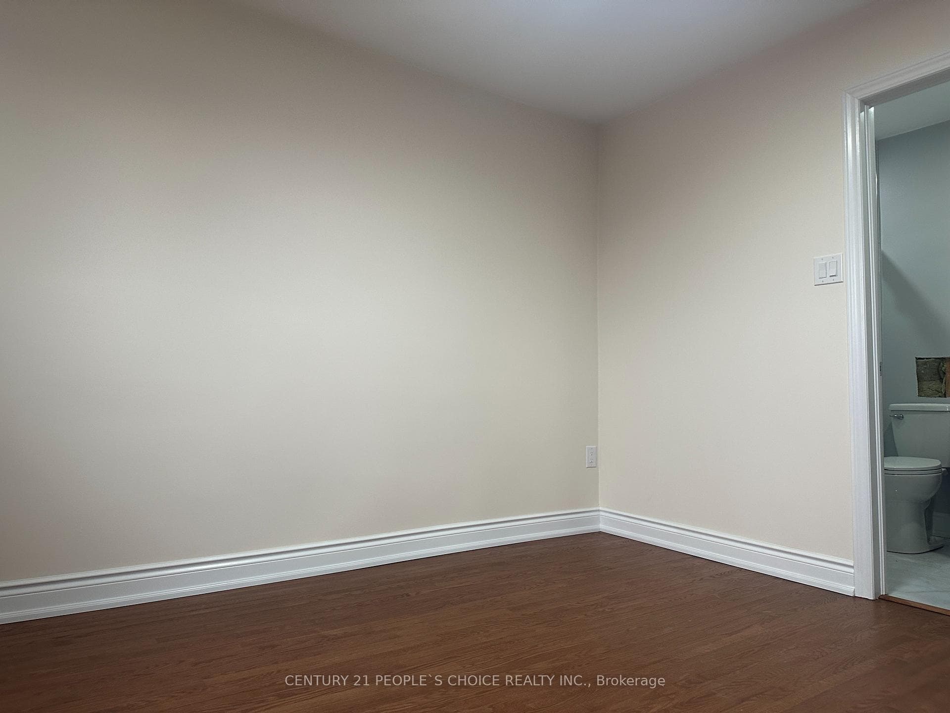 7490 Middleshire Drive photo 27