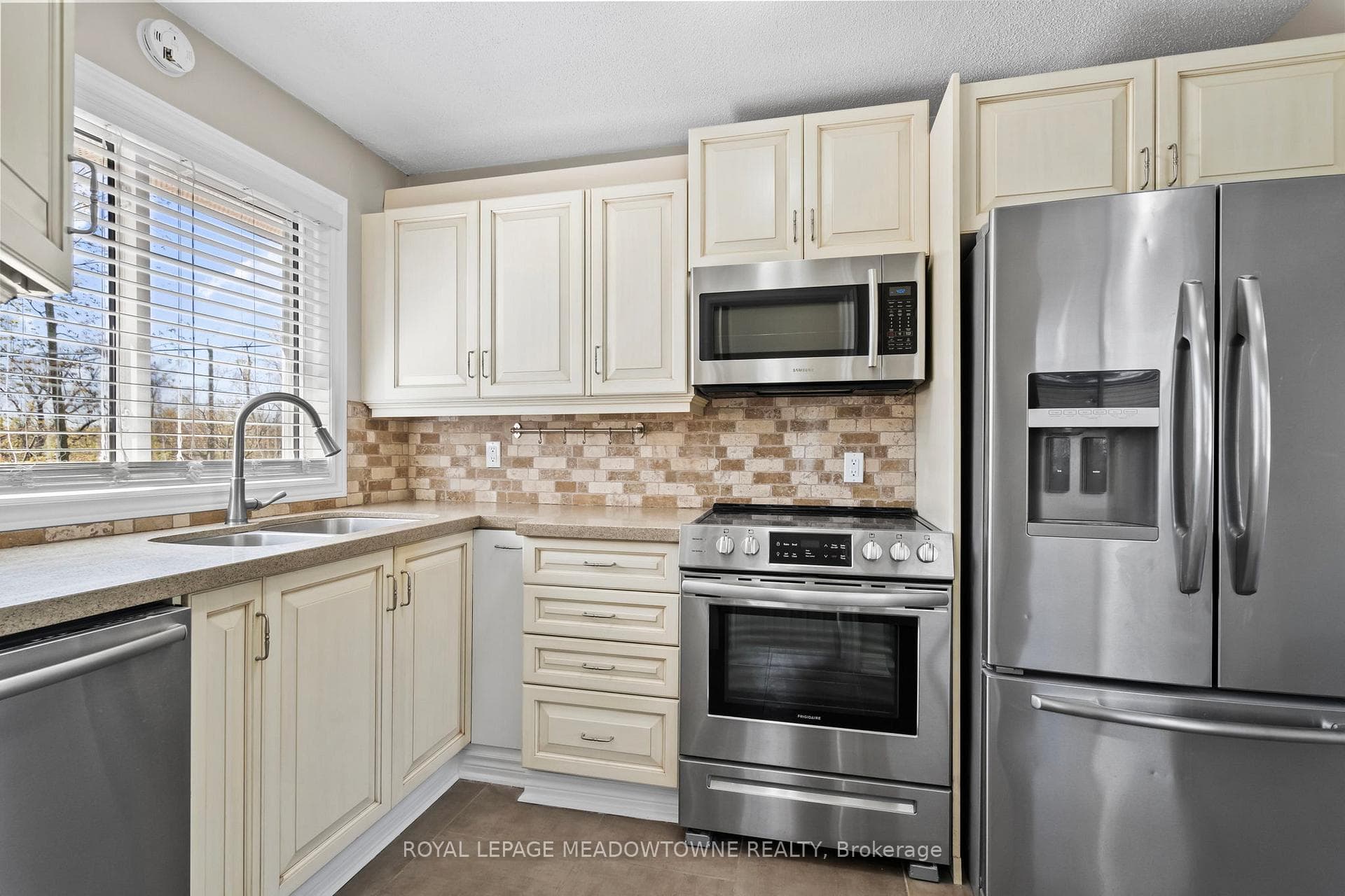 176 Longfield Road Unit Upper photo 9