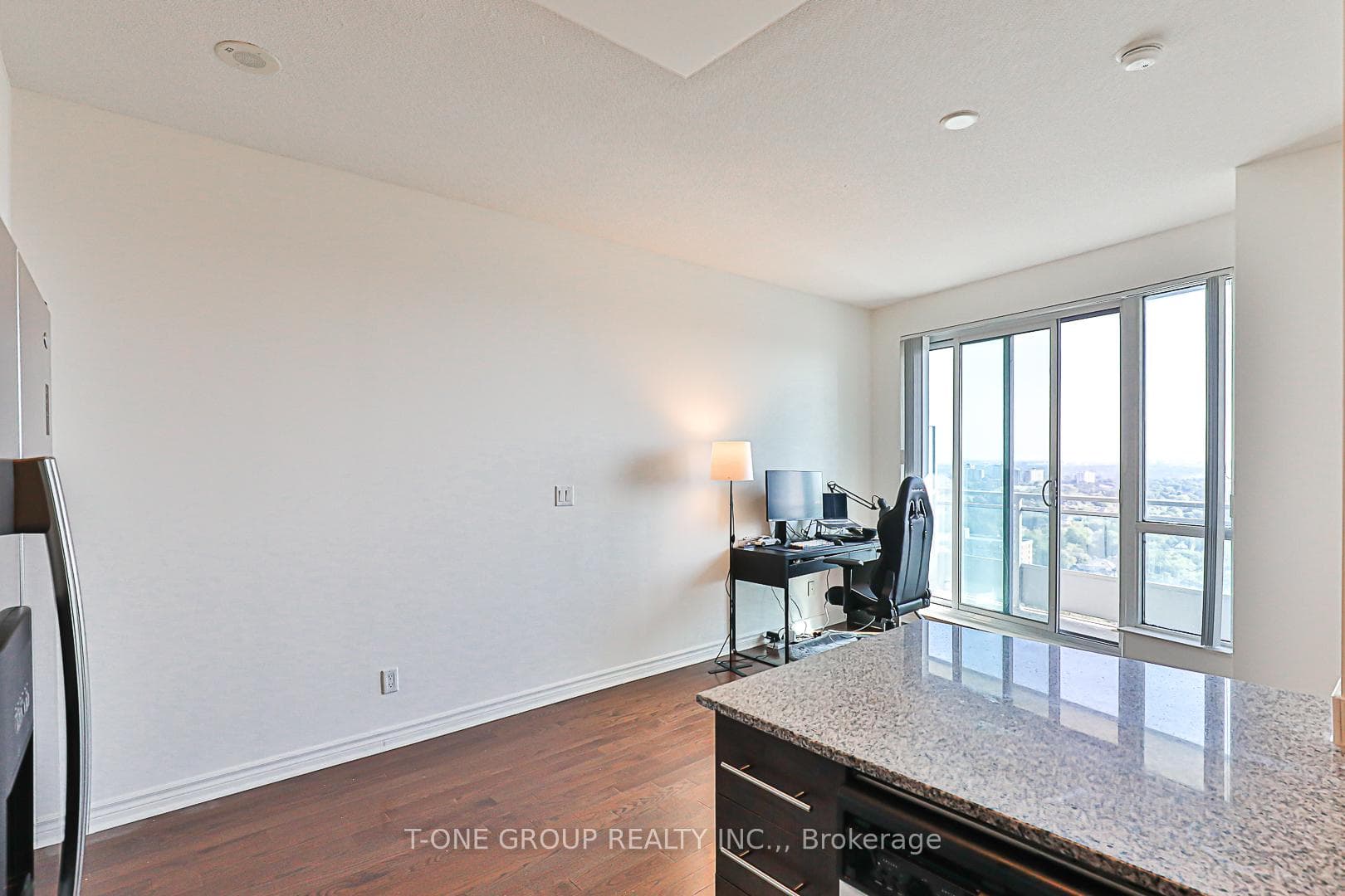 18 Holmes Avenue Unit 2102 photo 9