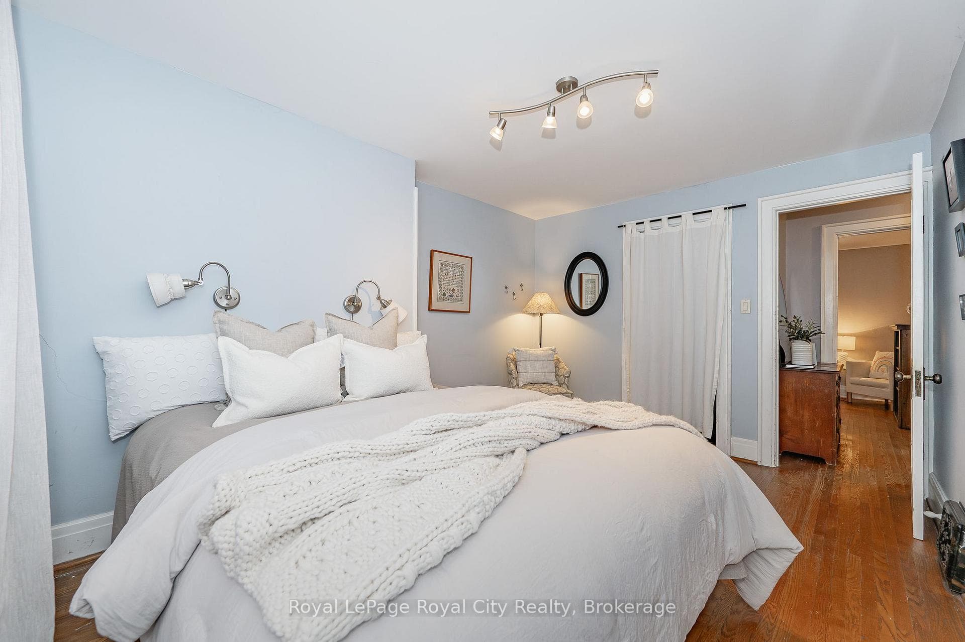 16 Mitchell Street photo 16