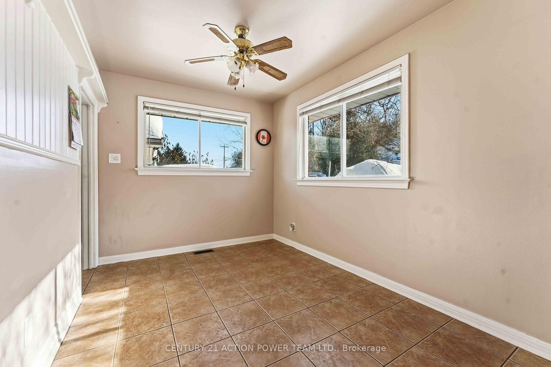 1705 OLD MONTREAL Road photo 14