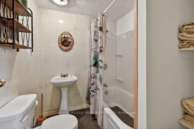 73 Adelaide St S Street photo 20