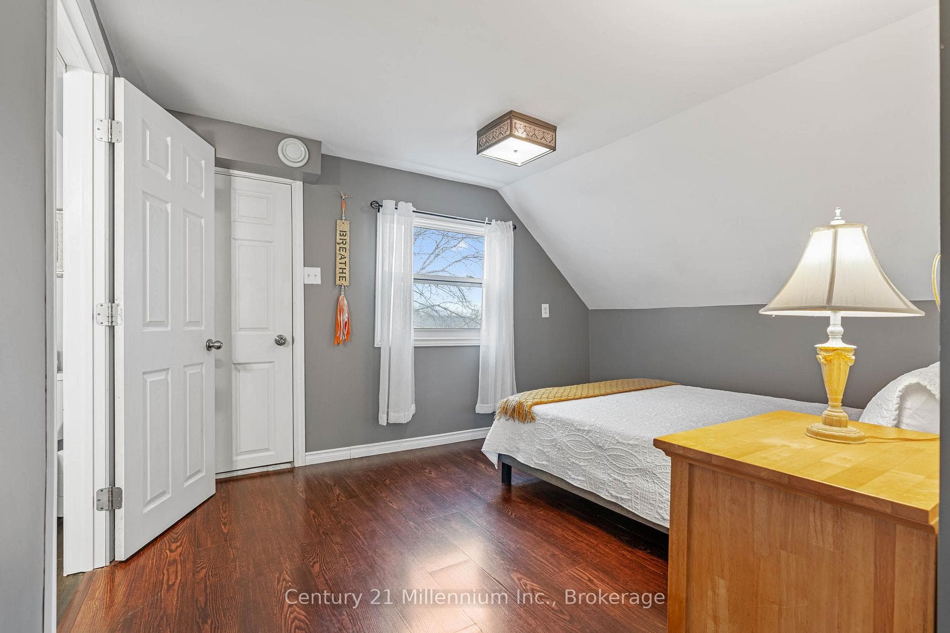 251 William Street photo 23