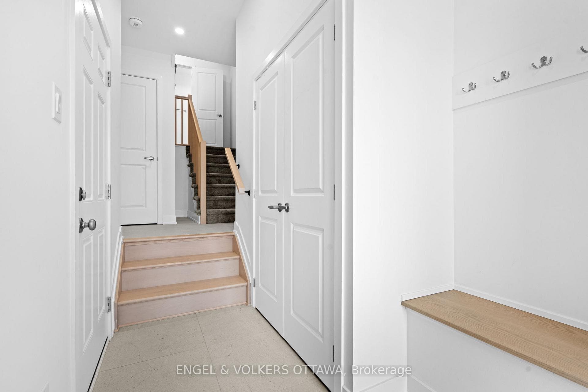 824 Anciano Crescent photo 5