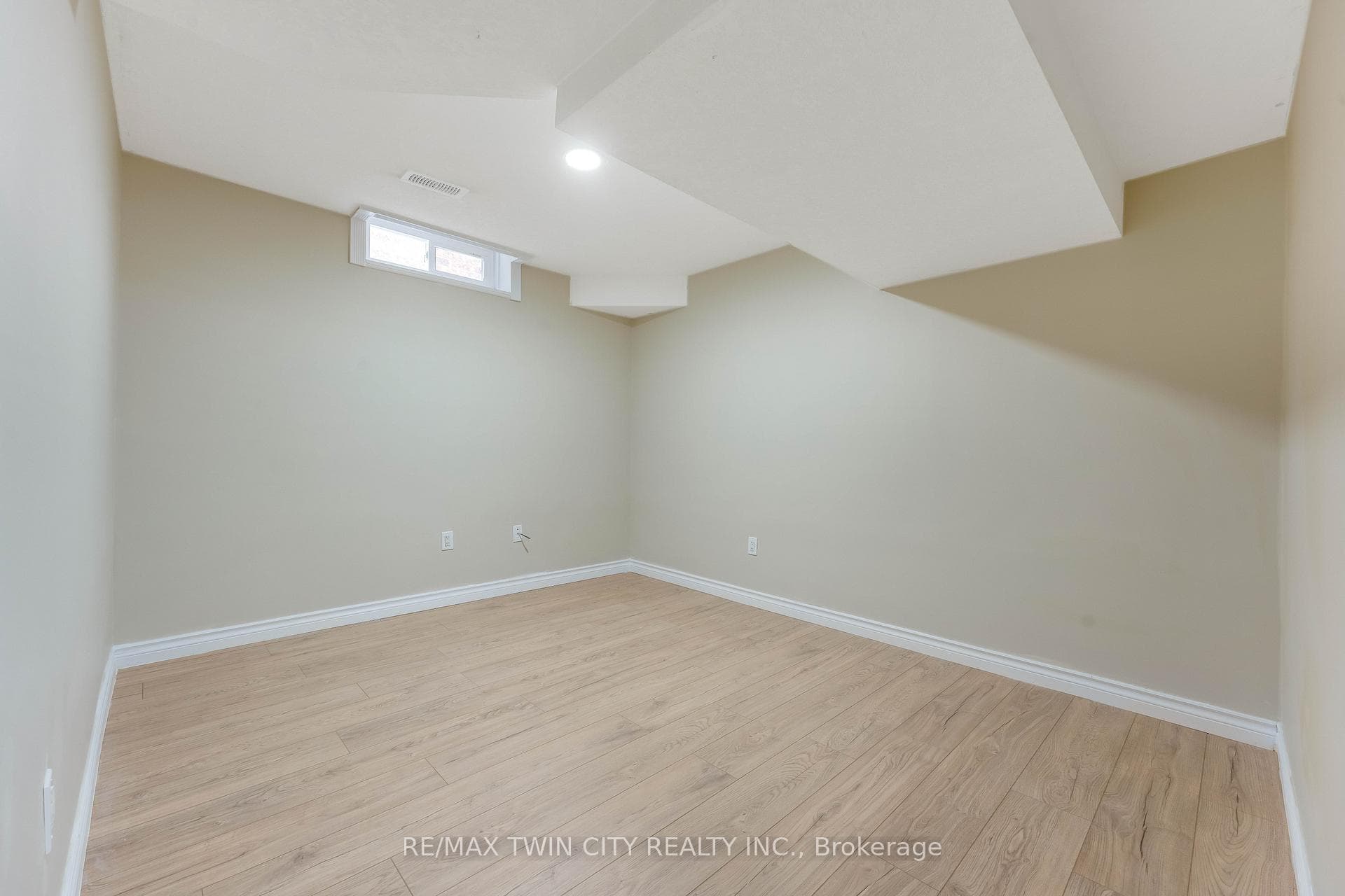 135 Veronica Drive photo 33