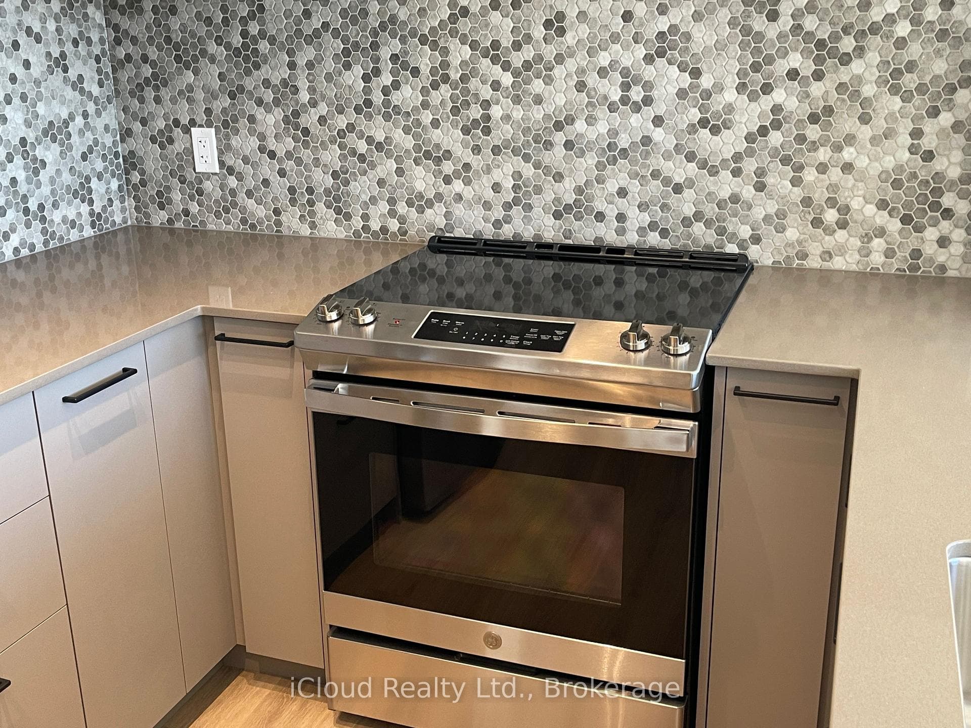 10 Lagerfeld Drive Unit 415 photo 18