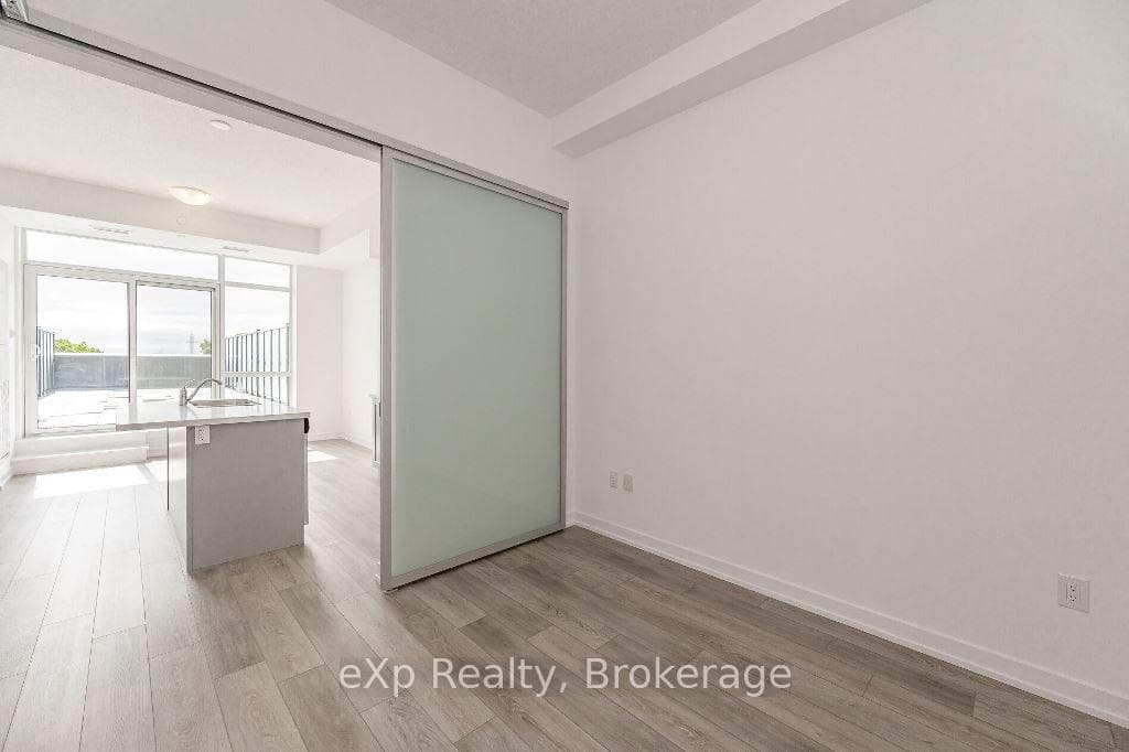 460 Dundas Street Unit 520 photo 11