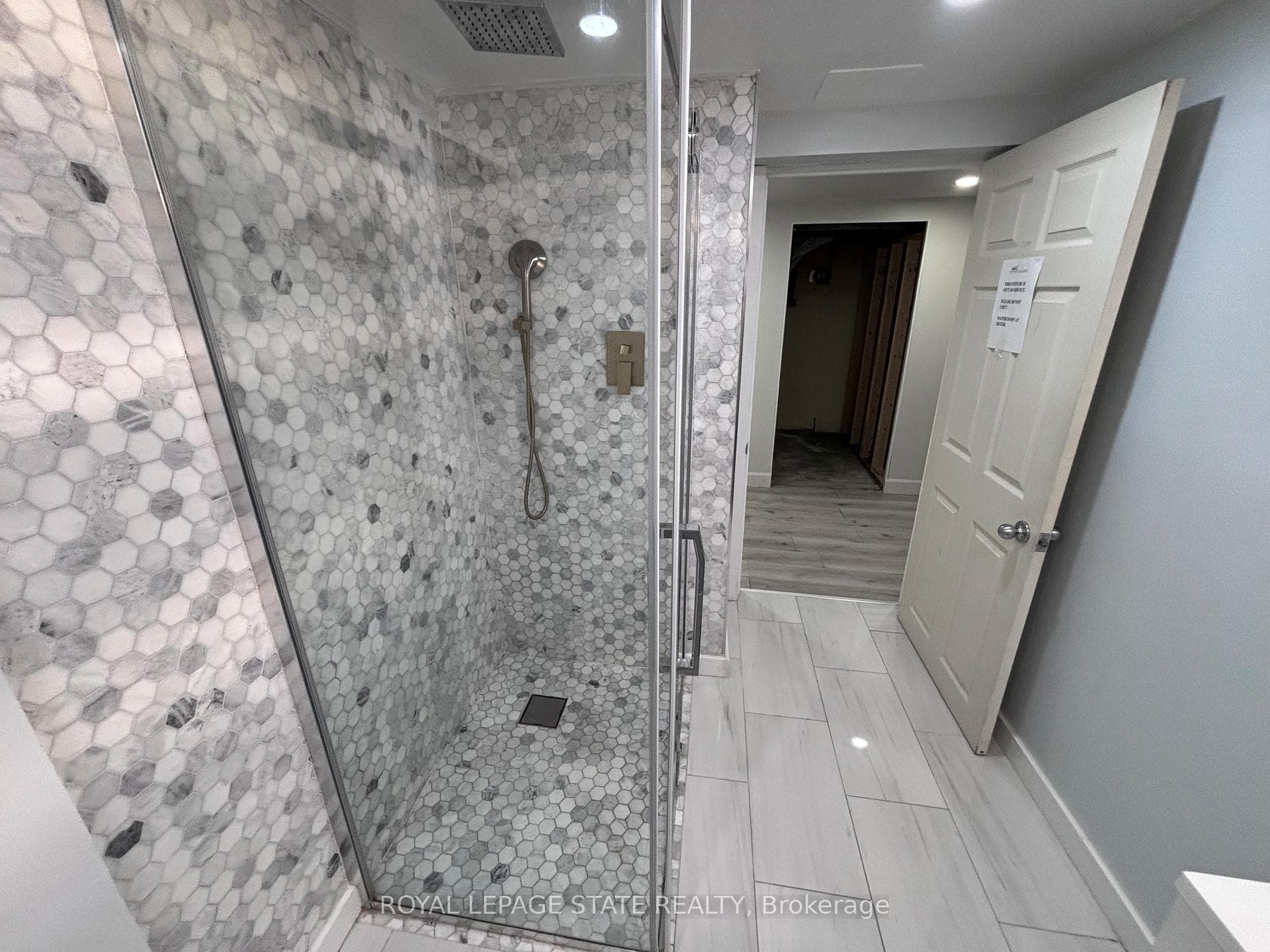 3 GOVERNOR SIMCOE Drive photo 23