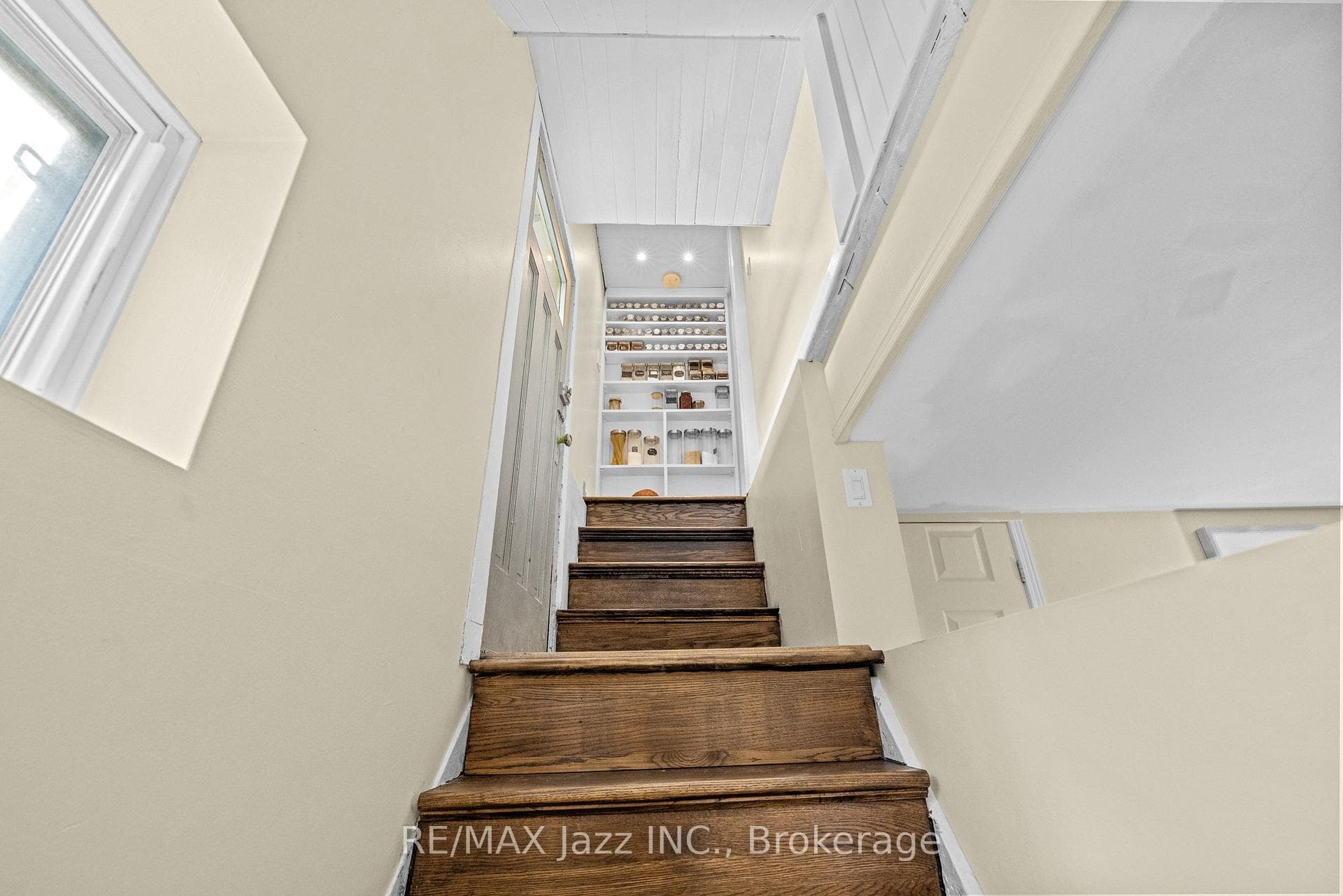 477 Masson Street photo 39