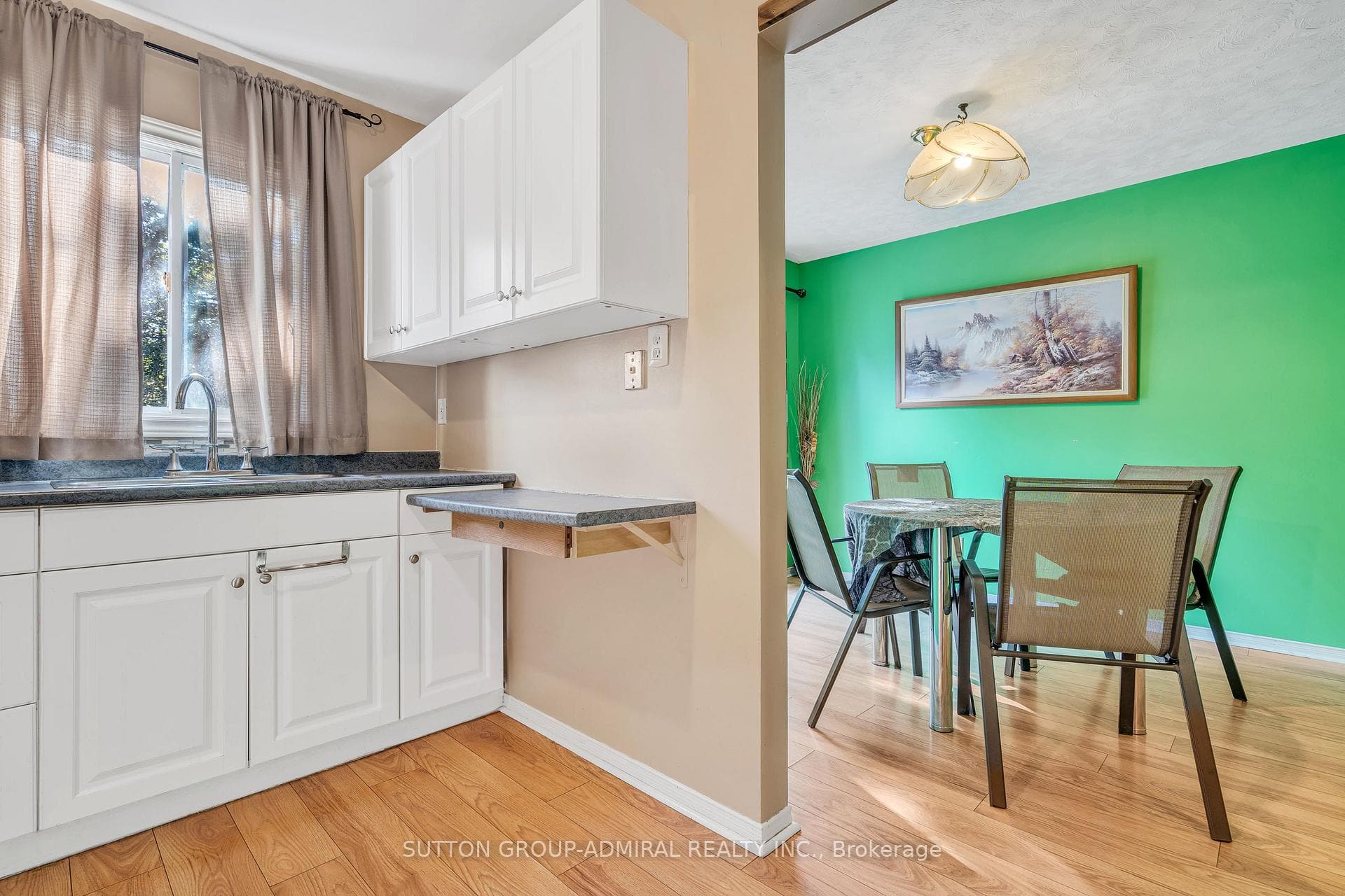 35 Mowat Crescent photo 9