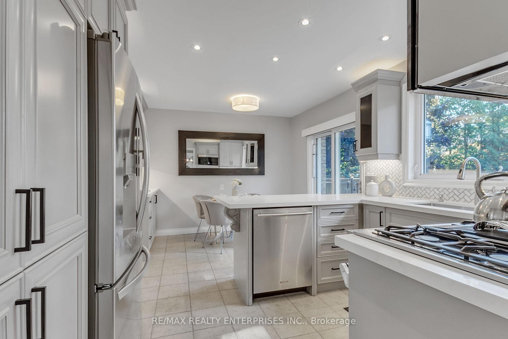1720 Valentine Gardens photo 14